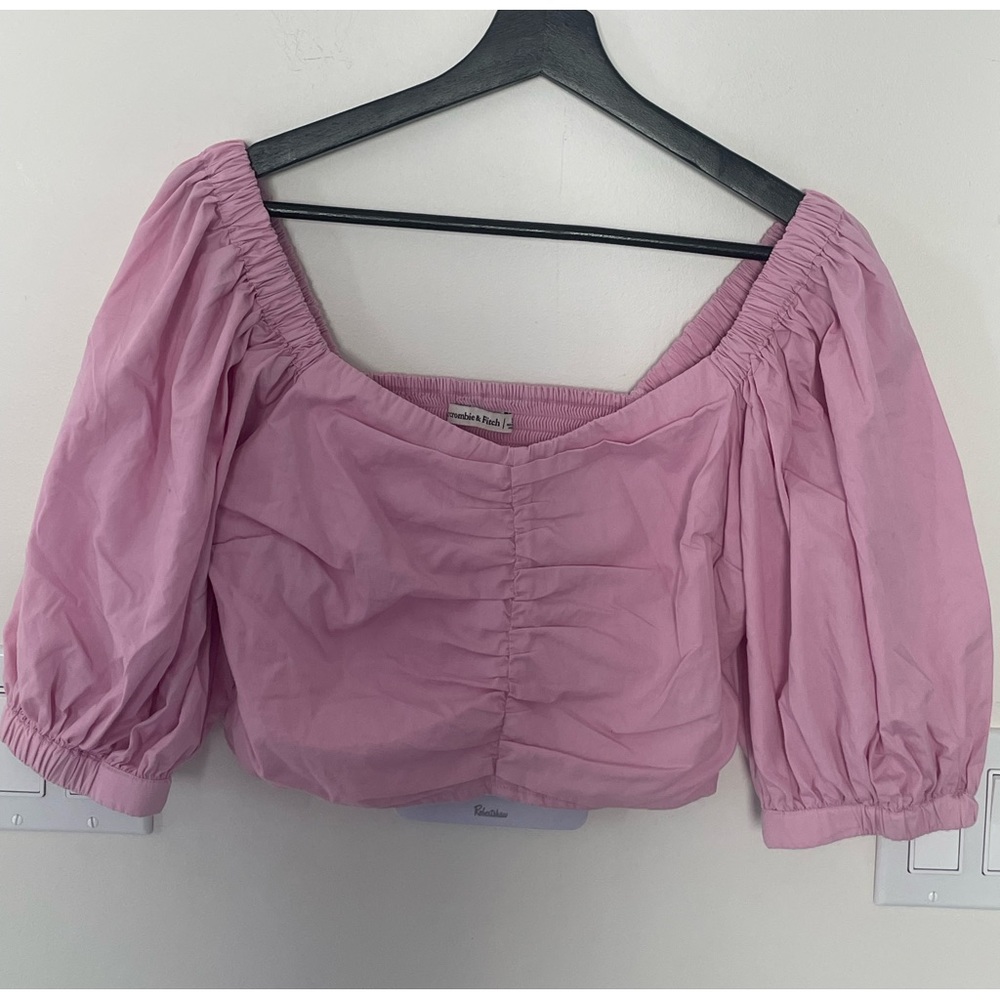 BUBBLEGUM PINK ABERCROMBIE AND FITCH TOP🩷🫶🏼